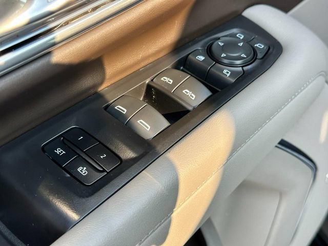 Used 2023 Chevrolet Tahoe LT w/ Luxury Package AWD/4WD image 18