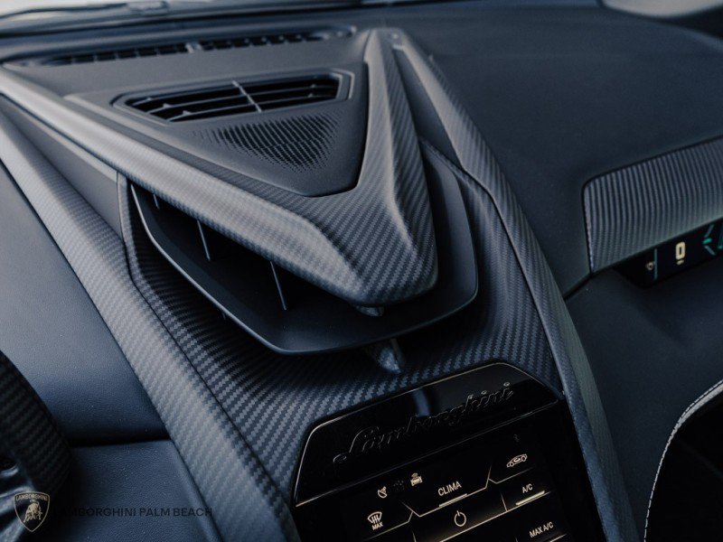 Used 2024 Lamborghini Revuelto image 17