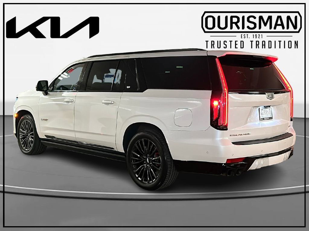 Used 2023 Cadillac Escalade ESV V image 3