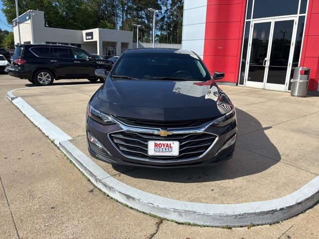 Used 2025 Chevrolet Malibu LT image 2