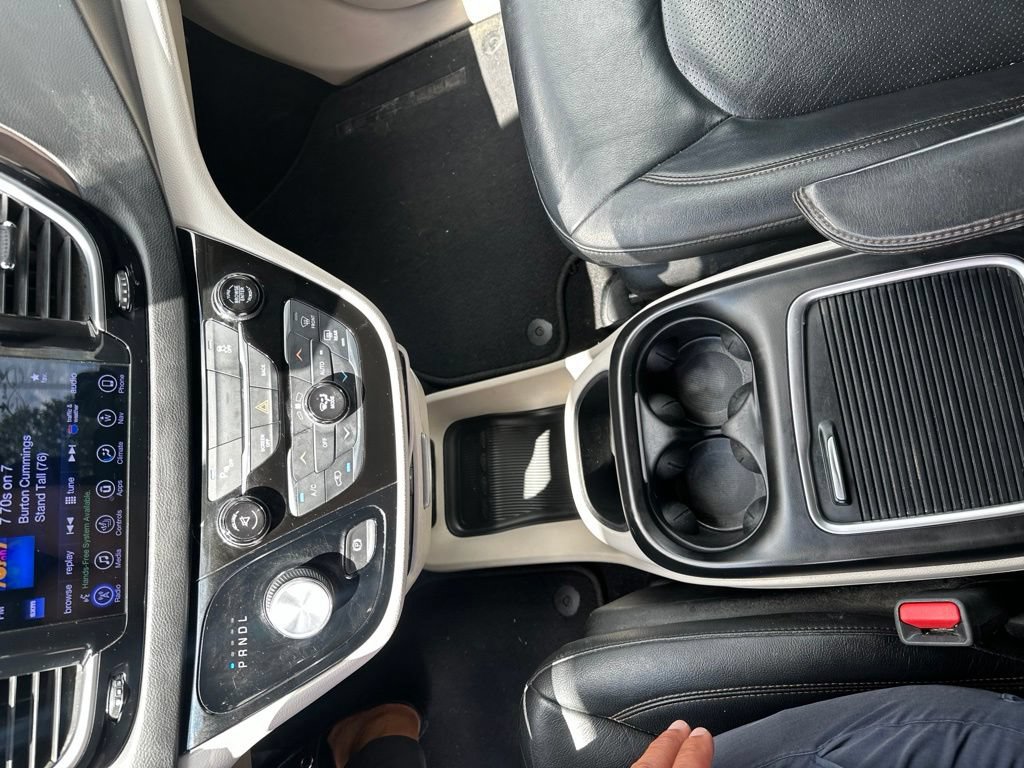 Used 2017 Chrysler Pacifica Touring-L Plus FWD image 14