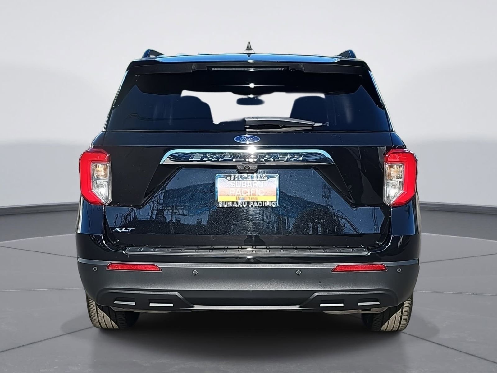 Used 2023 Ford Explorer XLT image 4