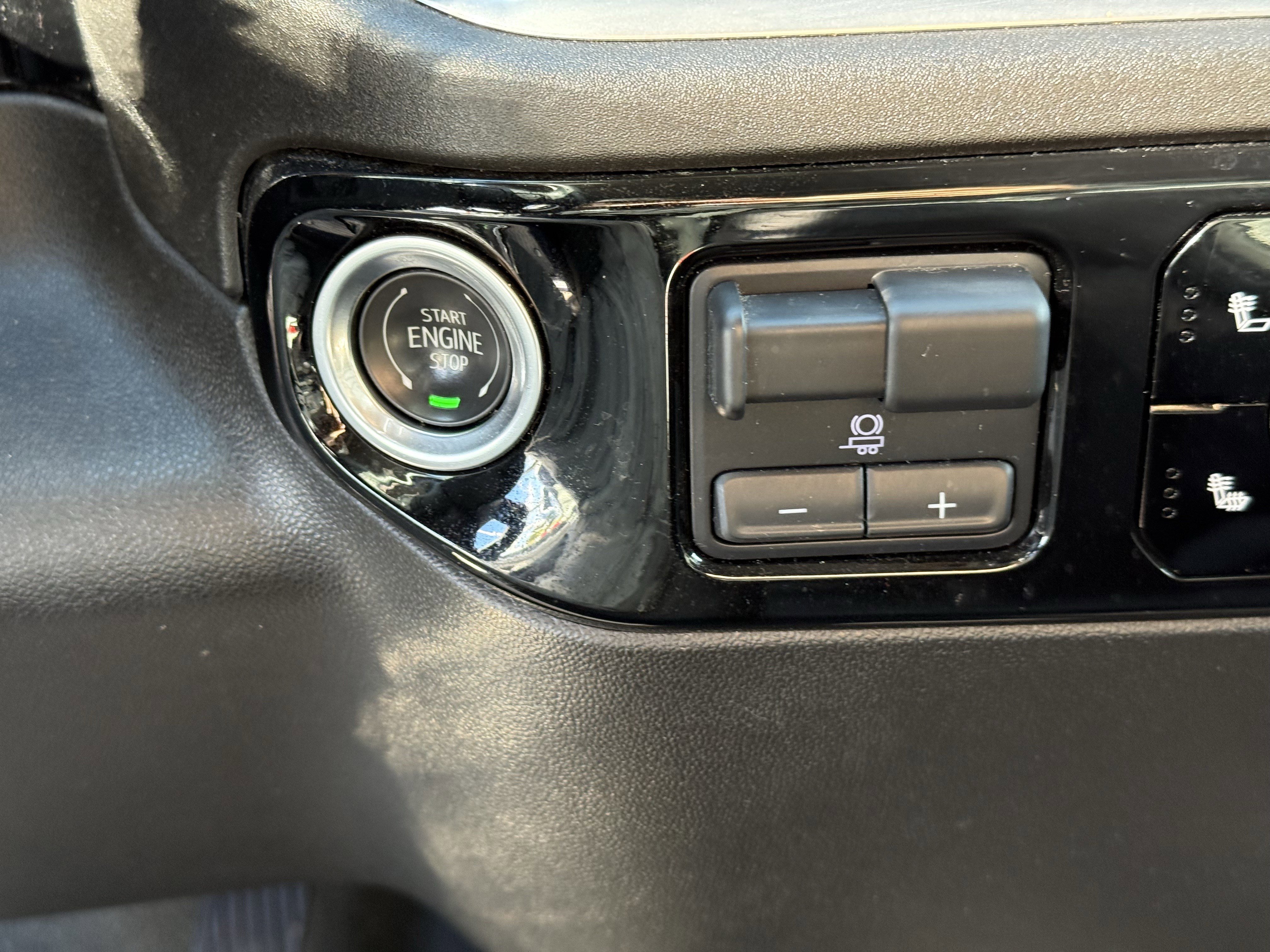 Used 2025 Chevrolet Silverado 2500 LT w/ Convenience Package image 23