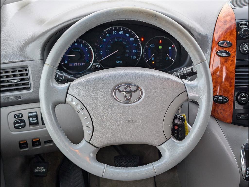 Used 2010 Toyota Sienna XLE image 12