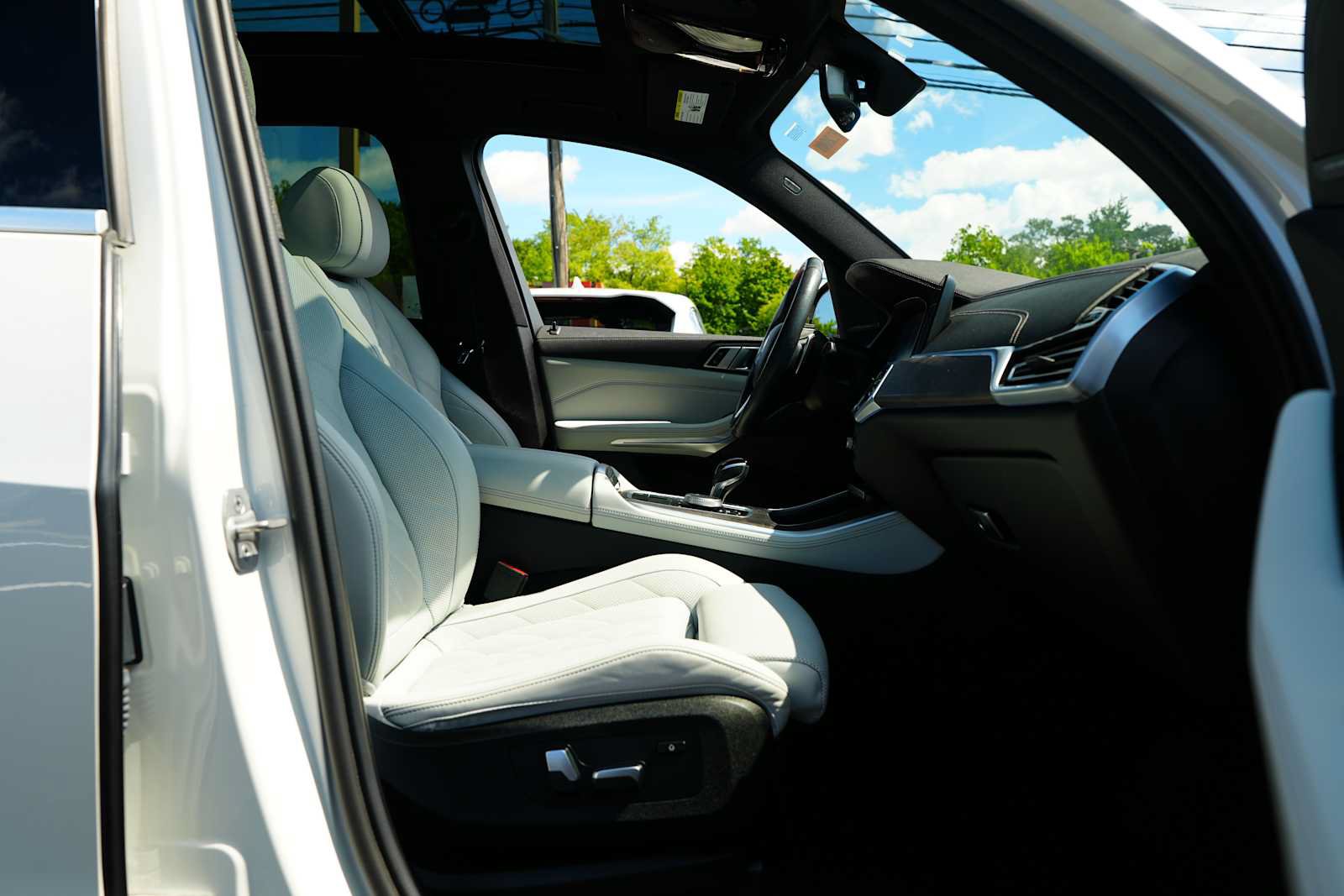 Used 2023 BMW X5 xDrive40i w/ Climate Comfort Package AWD/4WD image 27