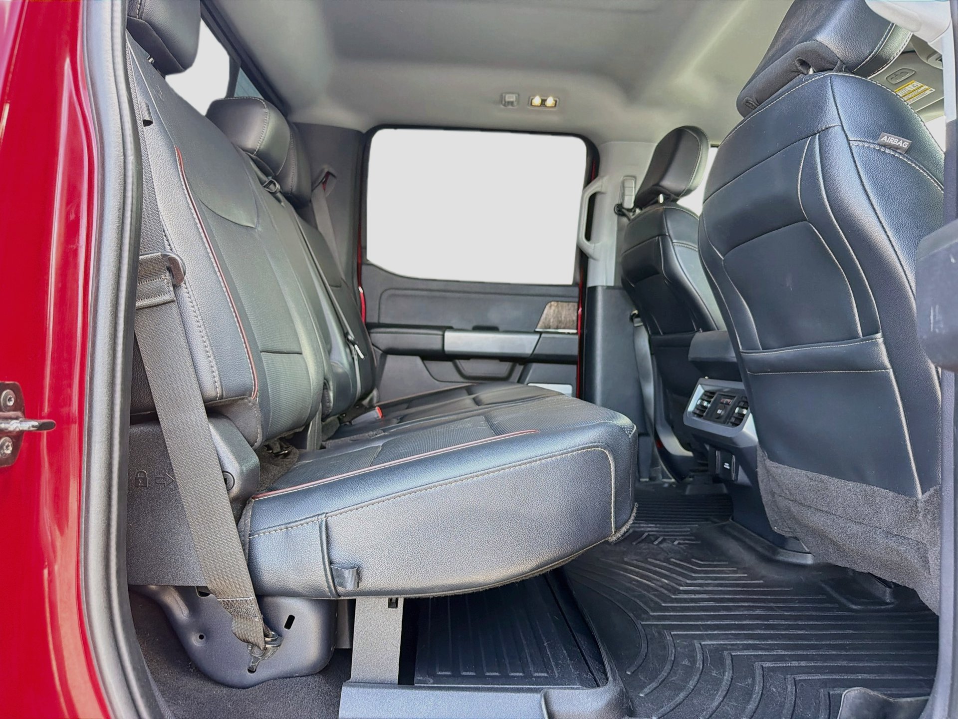 Used 2024 Ford F350 Lariat w/ Lariat Ultimate Package AWD/4WD image 31