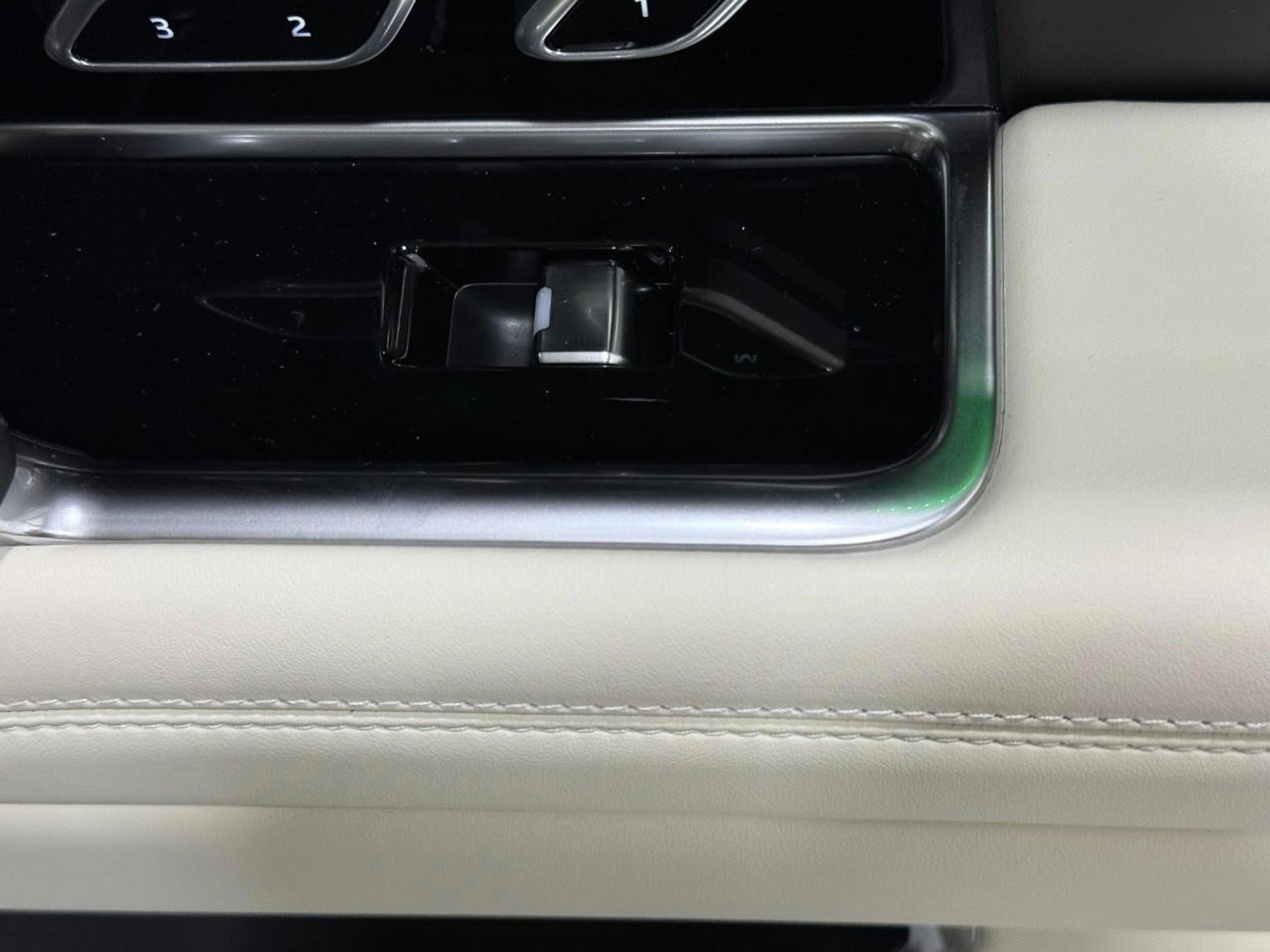 New 2025 Land Rover Range Rover SE image 22