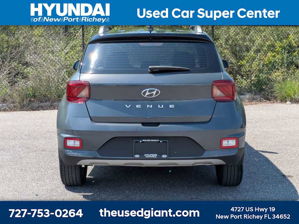 Used 2023 Hyundai Venue Limited image 4