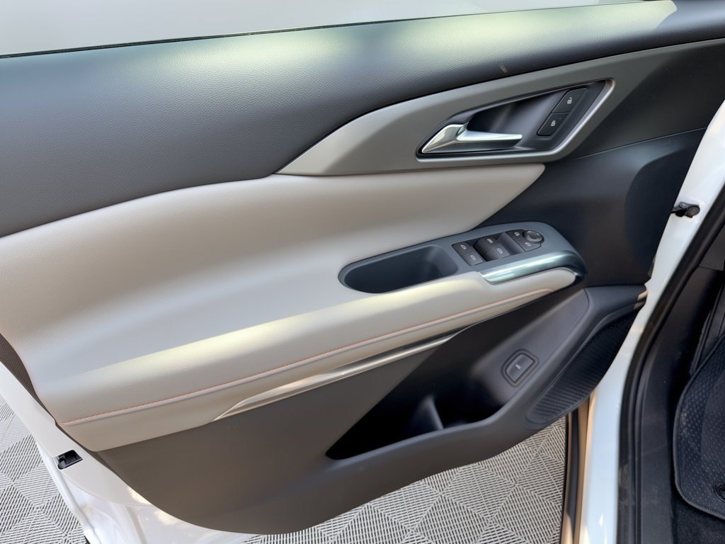 New 2027 Chevrolet Traverse LT FWD image 14