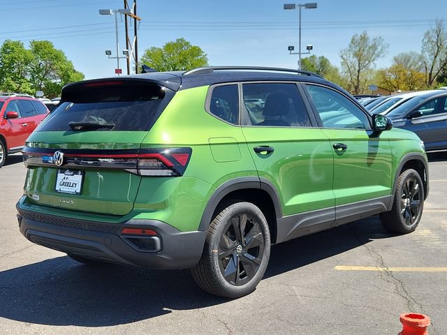 New 2026 Volkswagen Taos SE FWD image 3