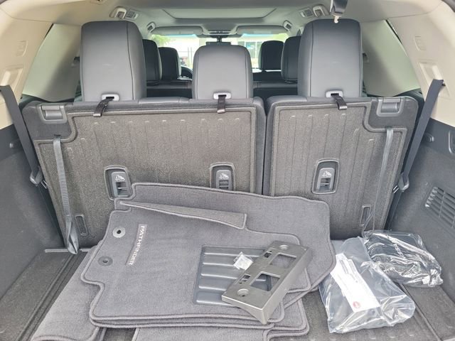 Used 2023 Nissan Pathfinder Platinum w/ Cargo Package AWD/4WD image 8