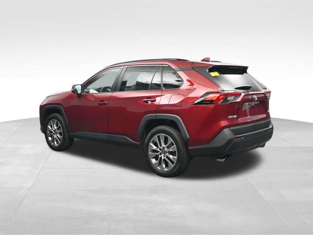 Used 2022 Toyota RAV4 XLE Premium FWD image 3