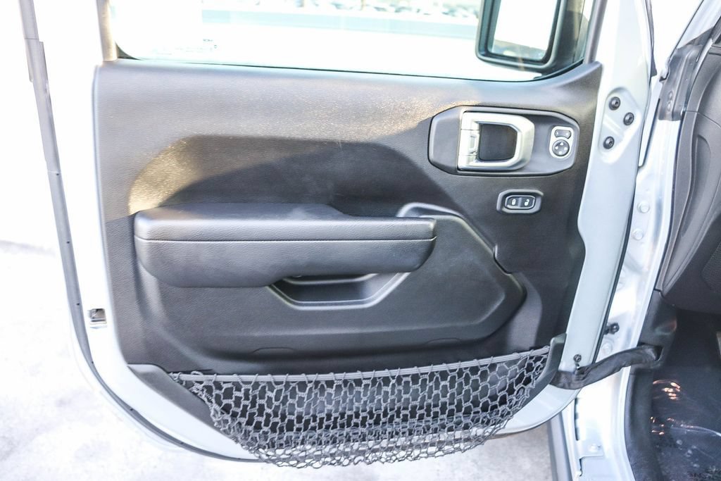 Used 2022 Jeep Gladiator Rubicon w/ Trailer Tow Package AWD/4WD image 24