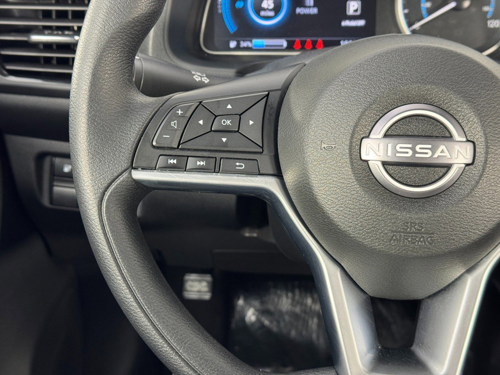 Used 2025 Nissan Leaf S image 18