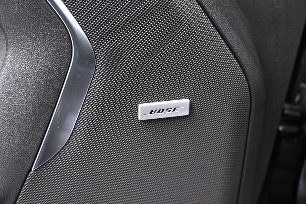 Used 2024 GMC Yukon XL SLT w/ SLT Luxury Package RWD image 14