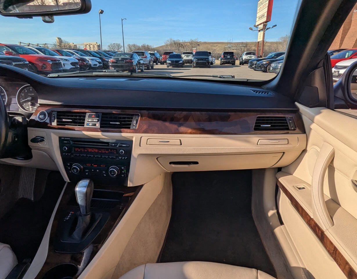 Used 2011 BMW 335i Convertible RWD image 19