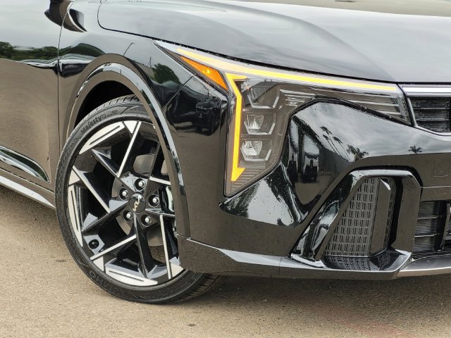 New 2026 Kia K4 EX w/ GT-Line Premium Package FWD image 3