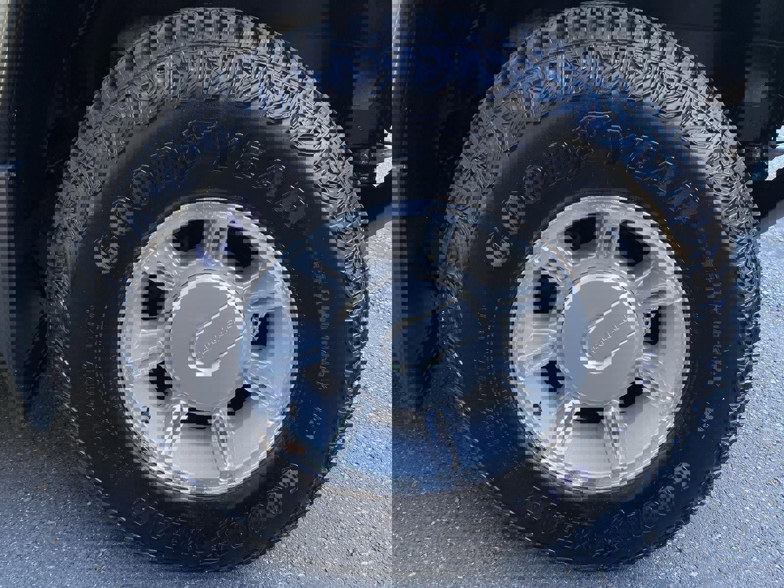 Used 2005 HUMMER H2 SUV w/ Preferred Equipment Group image 25