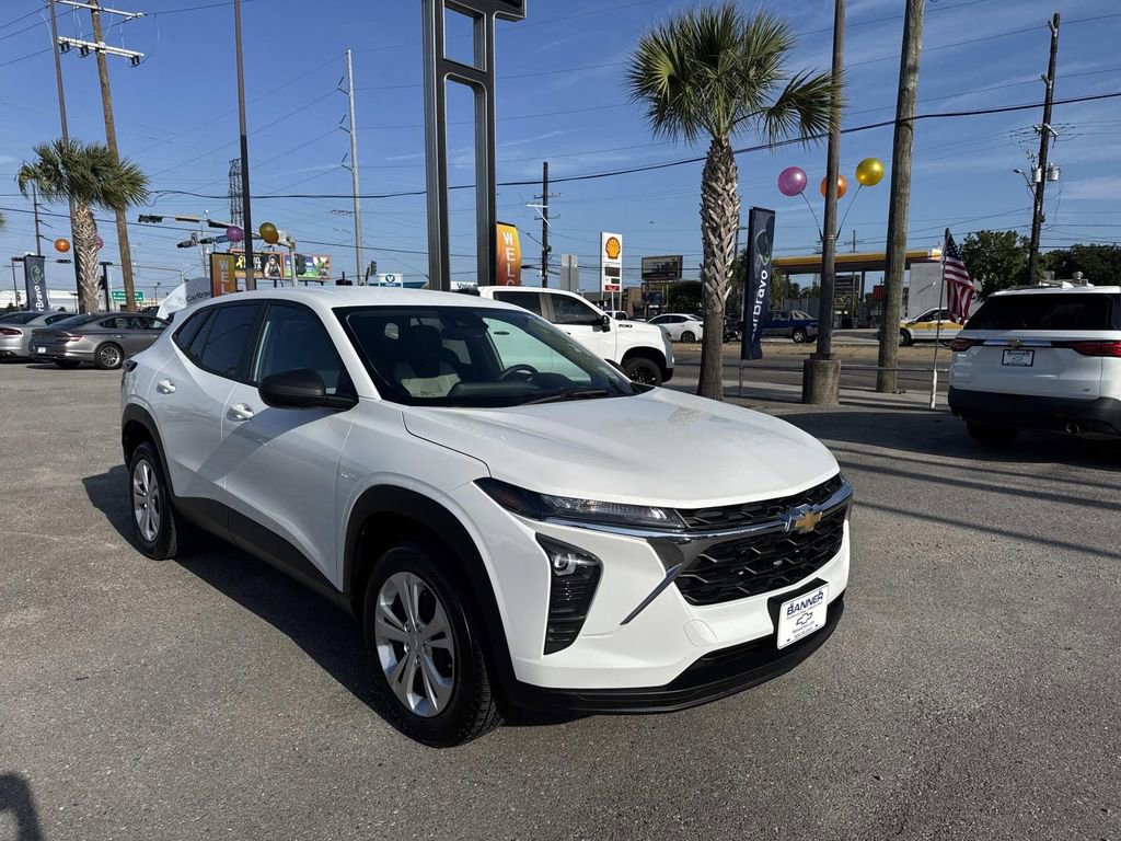 Certified 2024 Chevrolet Trax LS image 1
