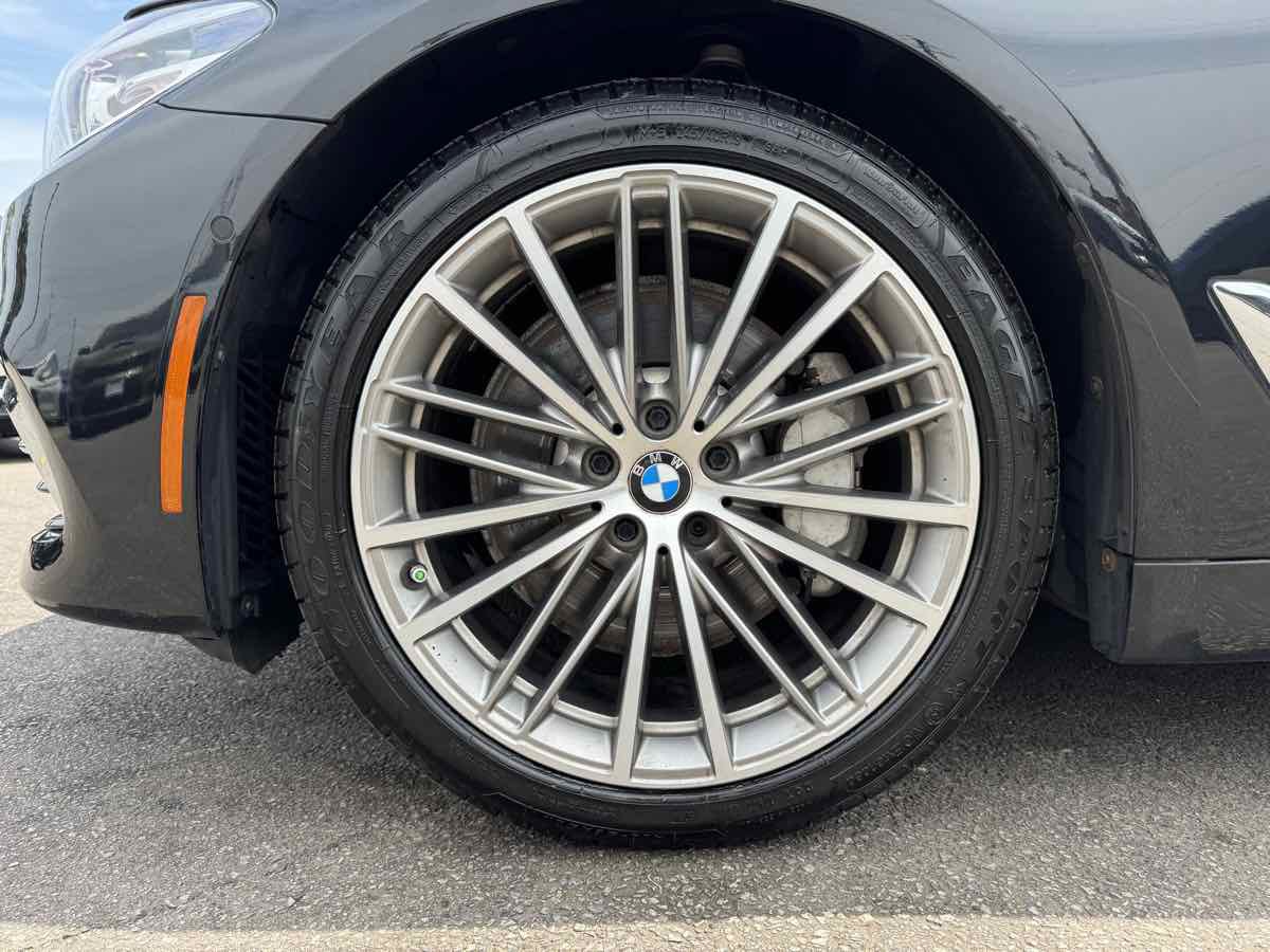 Used 2019 BMW 530i xDrive w/ Luxury Package AWD/4WD image 9