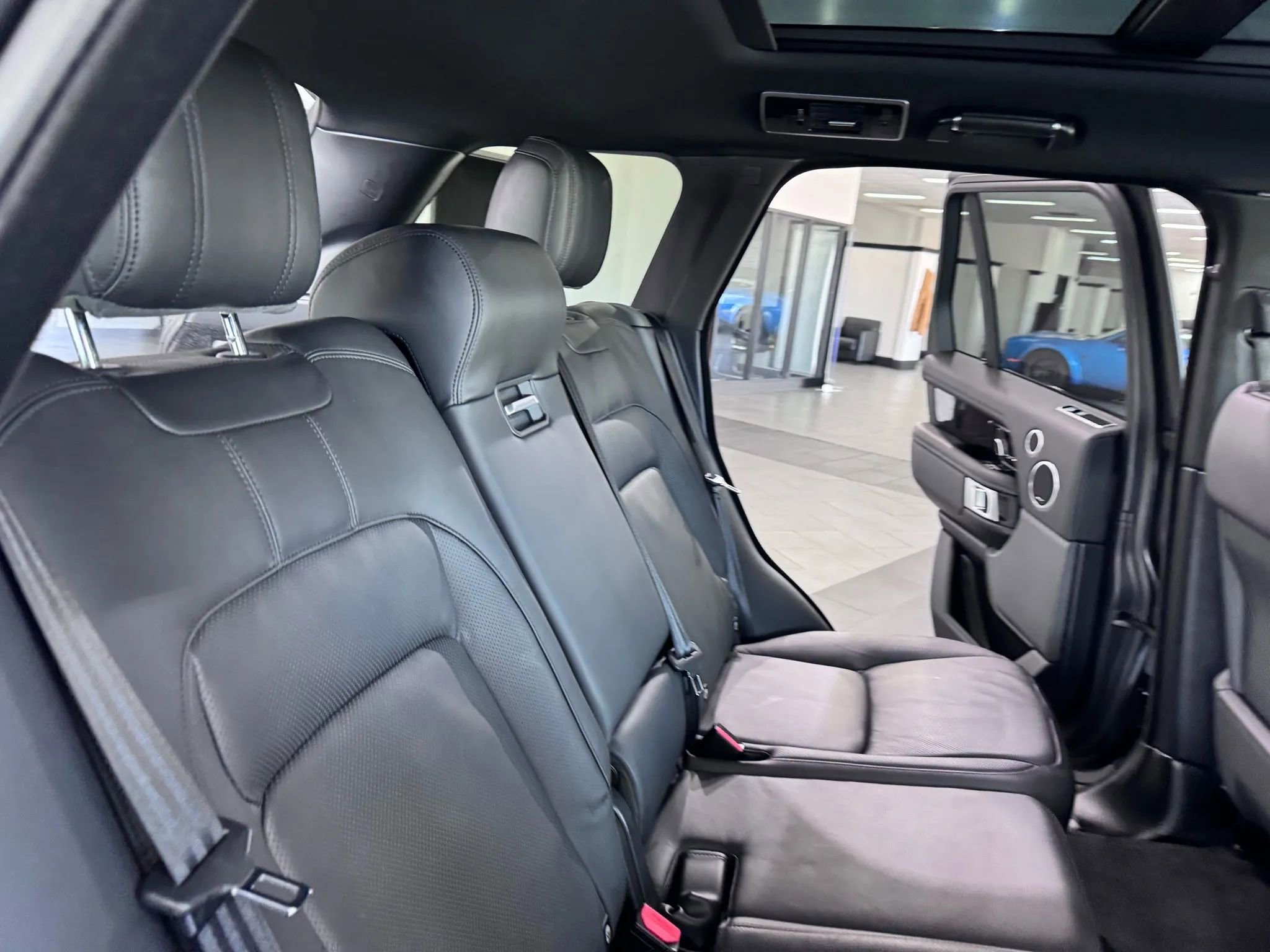 Used 2021 Land Rover Range Rover P525 Westminster Edition AWD/4WD image 16