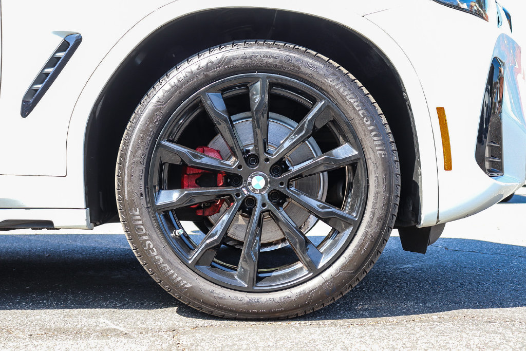 Certified 2024 BMW X4 xDrive30i w/ M Sport Package AWD/4WD image 9