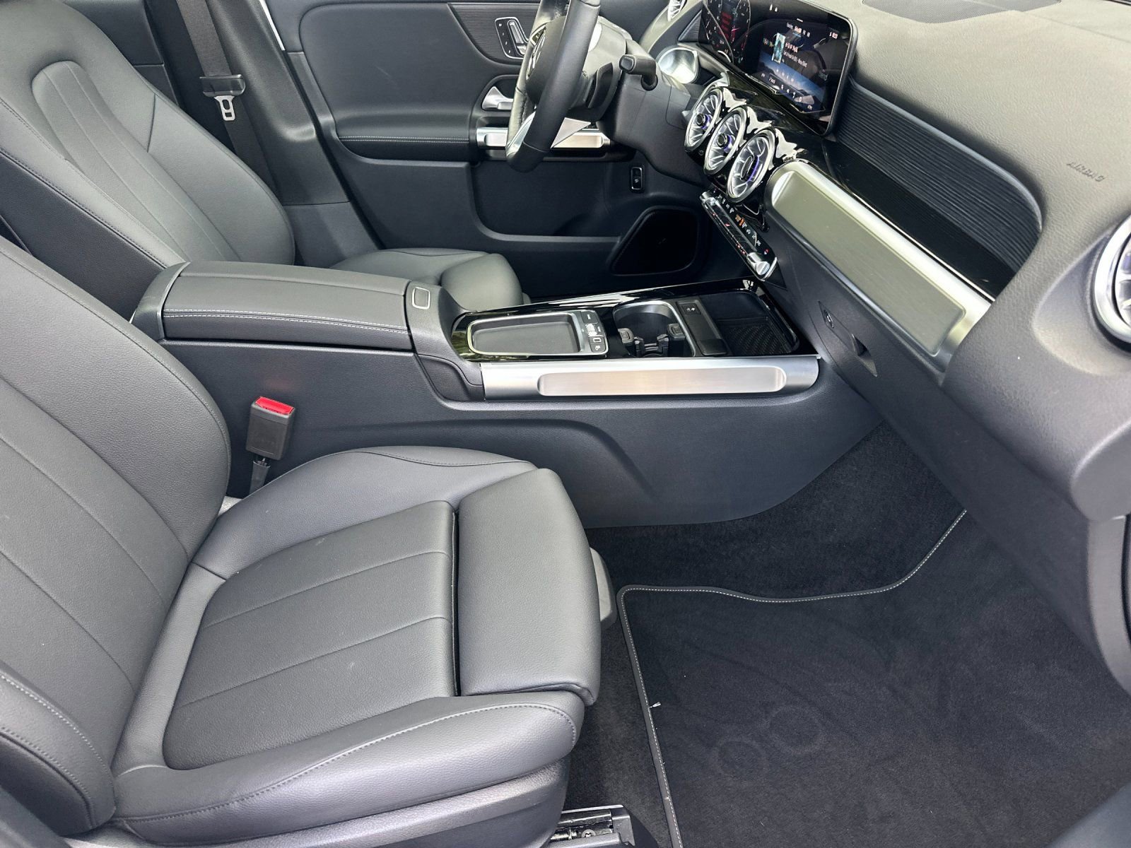 Certified 2025 Mercedes-Benz GLB 250 4MATIC image 15