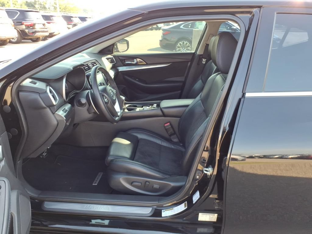 Used 2016 Nissan Maxima SR w/ Interior Lighting Package FWD image 4