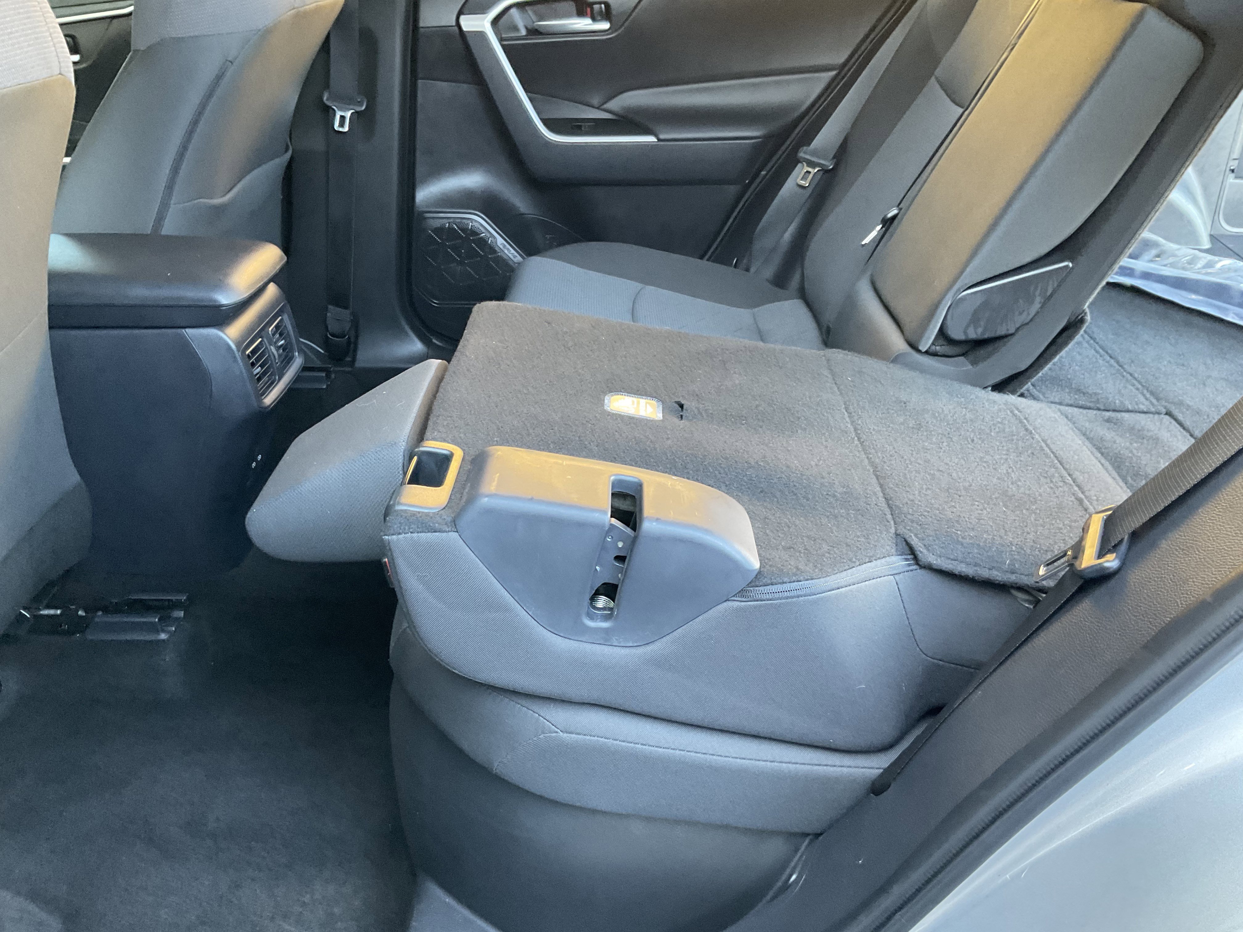 Used 2025 Toyota RAV4 XLE AWD/4WD image 34