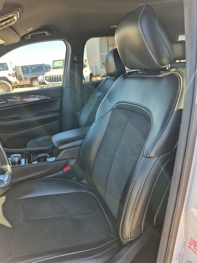 Used 2023 Jeep Grand Cherokee L Altitude AWD/4WD image 23
