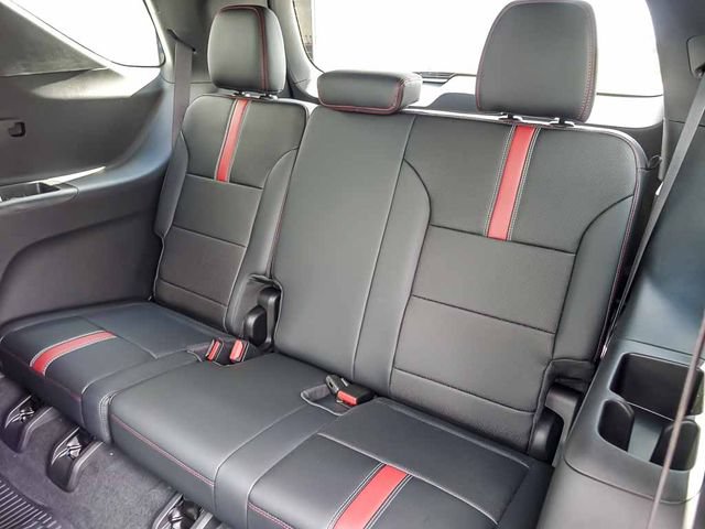 New 2027 Chevrolet Traverse RS w/ LPO, Floor Liner Package AWD/4WD image 20