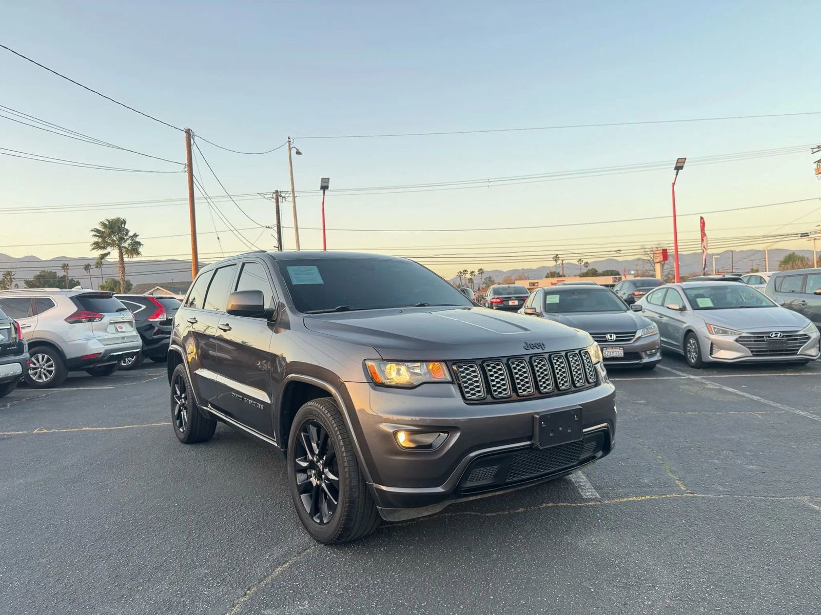 Used 2018 Jeep Grand Cherokee Altitude image 12