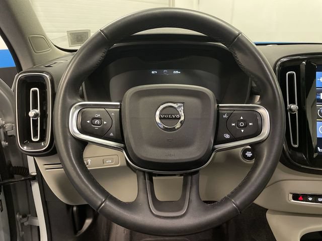 Used 2022 Volvo XC40 T5 Momentum AWD/4WD image 12