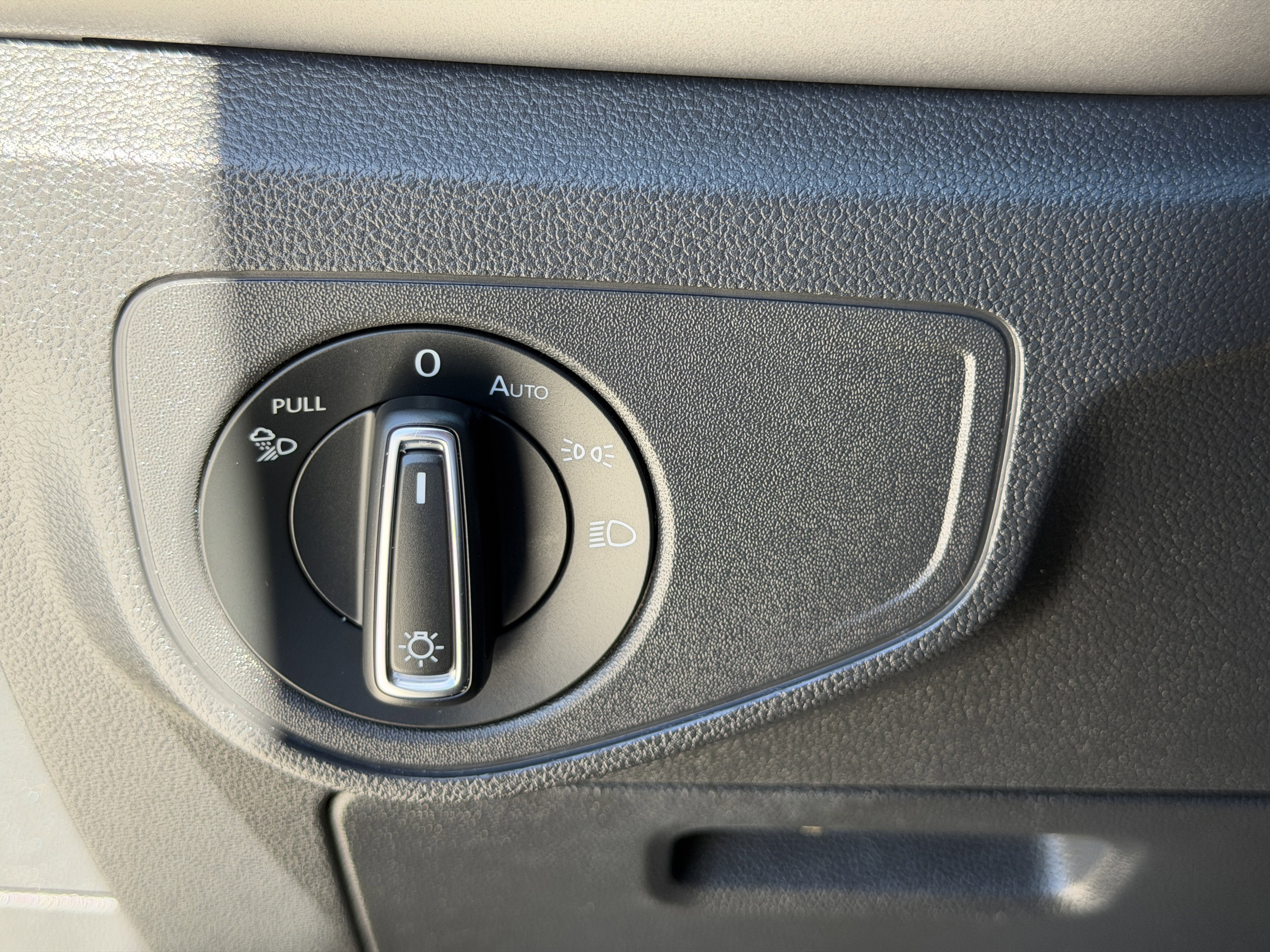 Used 2021 Volkswagen Atlas SEL Premium image 25