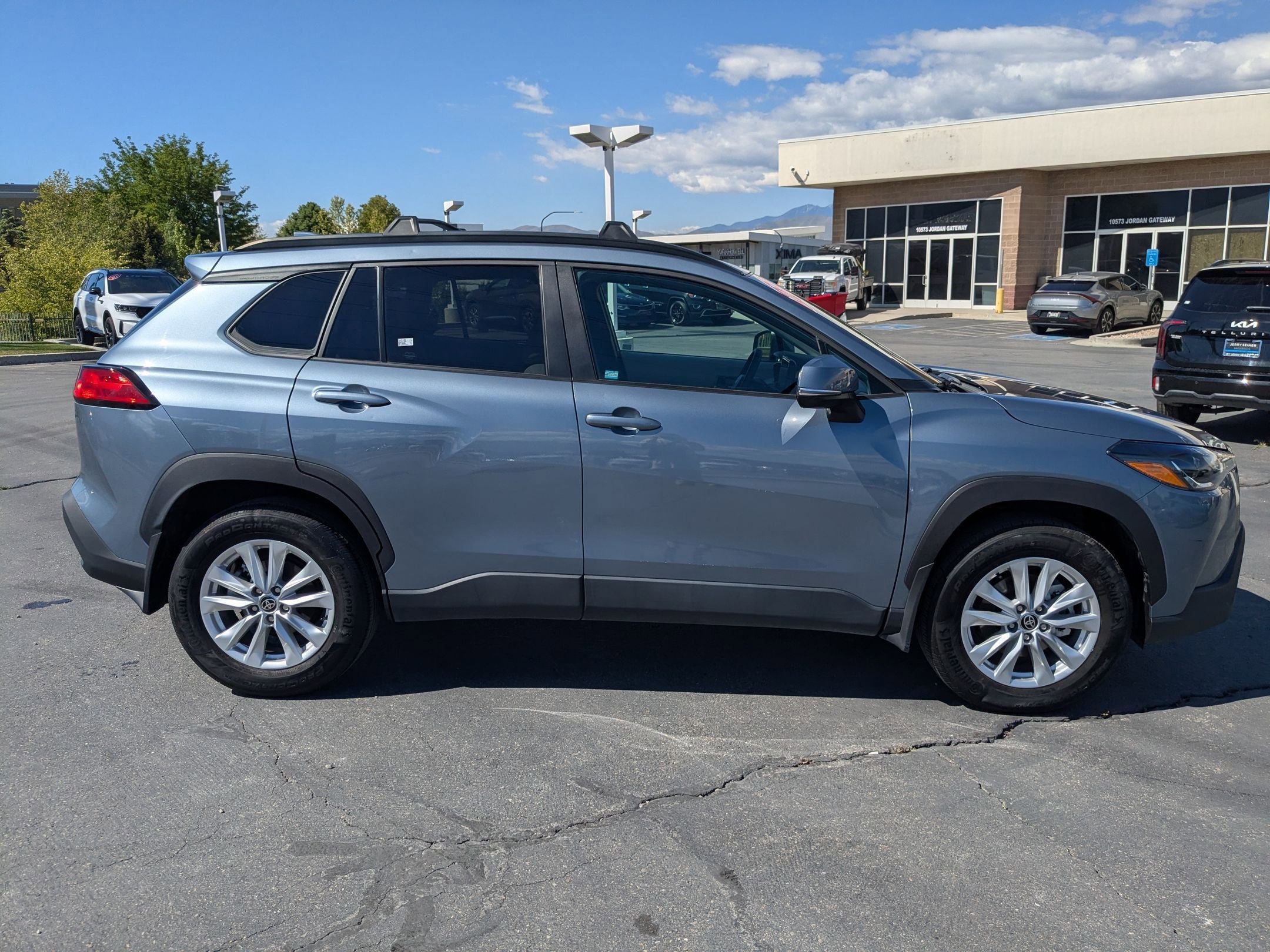 Used 2023 Toyota Corolla Cross LE AWD/4WD image 7