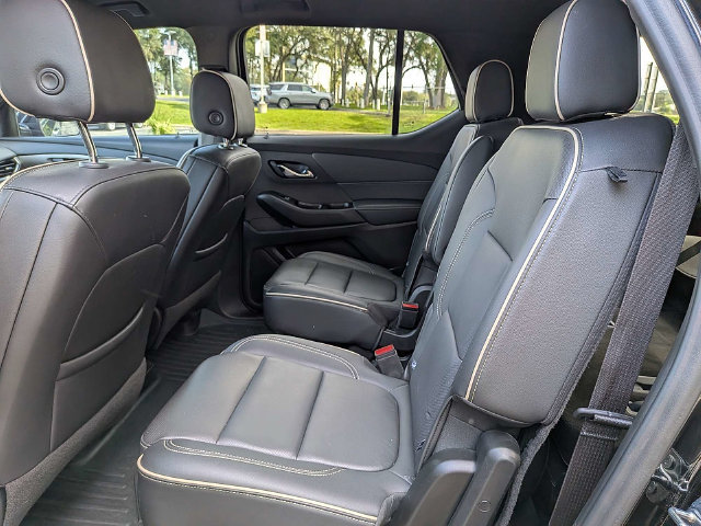 Used 2023 Chevrolet Traverse Premier FWD image 16