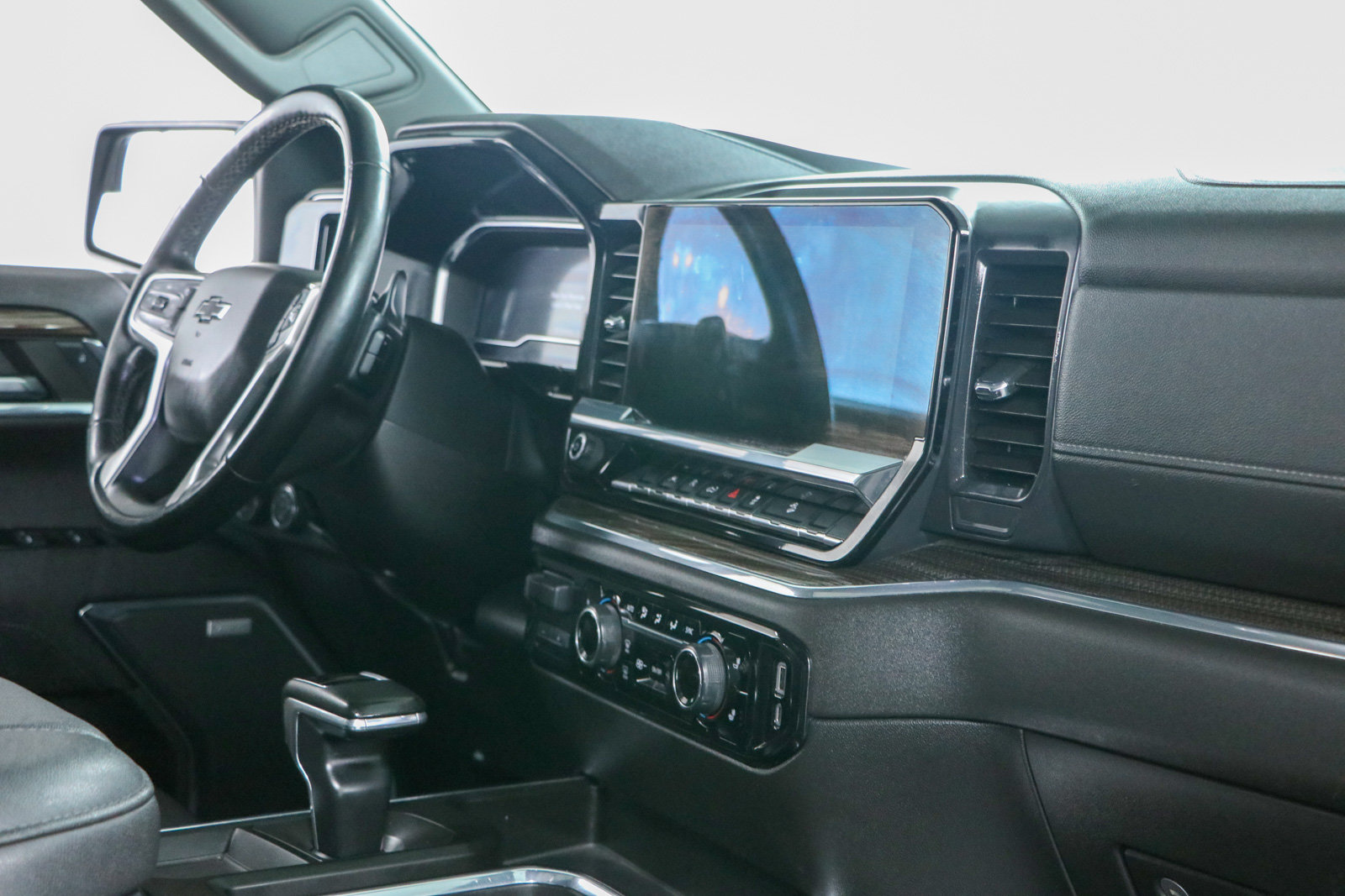 Used 2024 Chevrolet Silverado 1500 RST w/ Convenience Package II AWD/4WD image 30