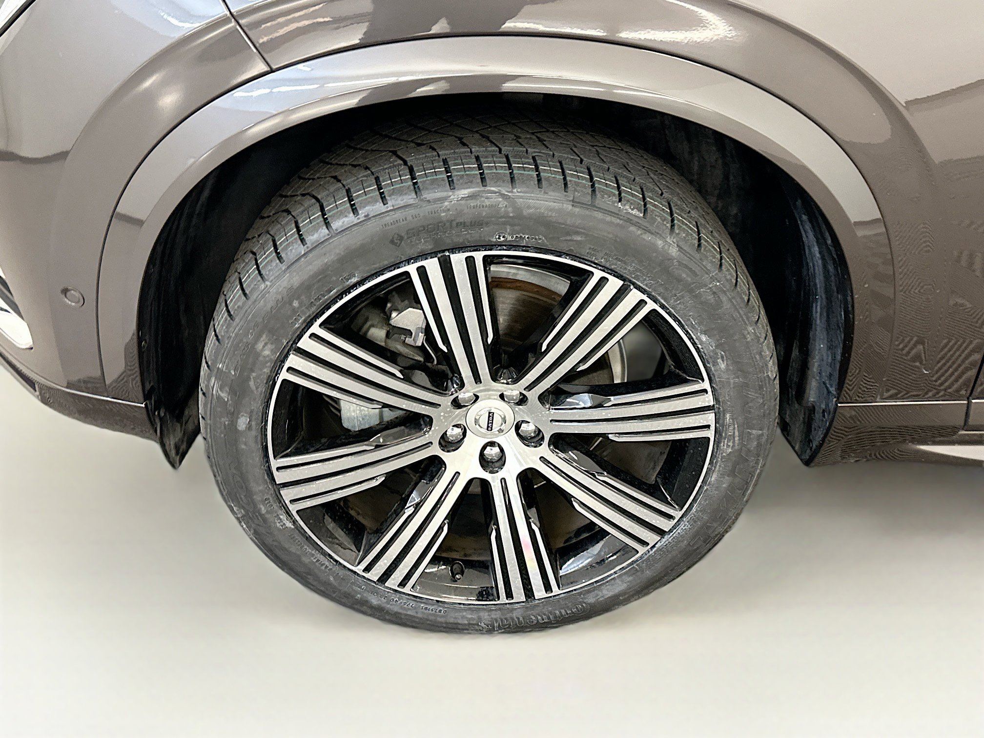 Used 2024 Volvo XC90 B6 Plus w/ Protection Package Premier image 11