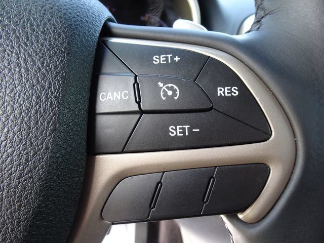 Used 2017 Jeep Grand Cherokee Laredo w/ Quick Order Package 23E AWD/4WD image 24