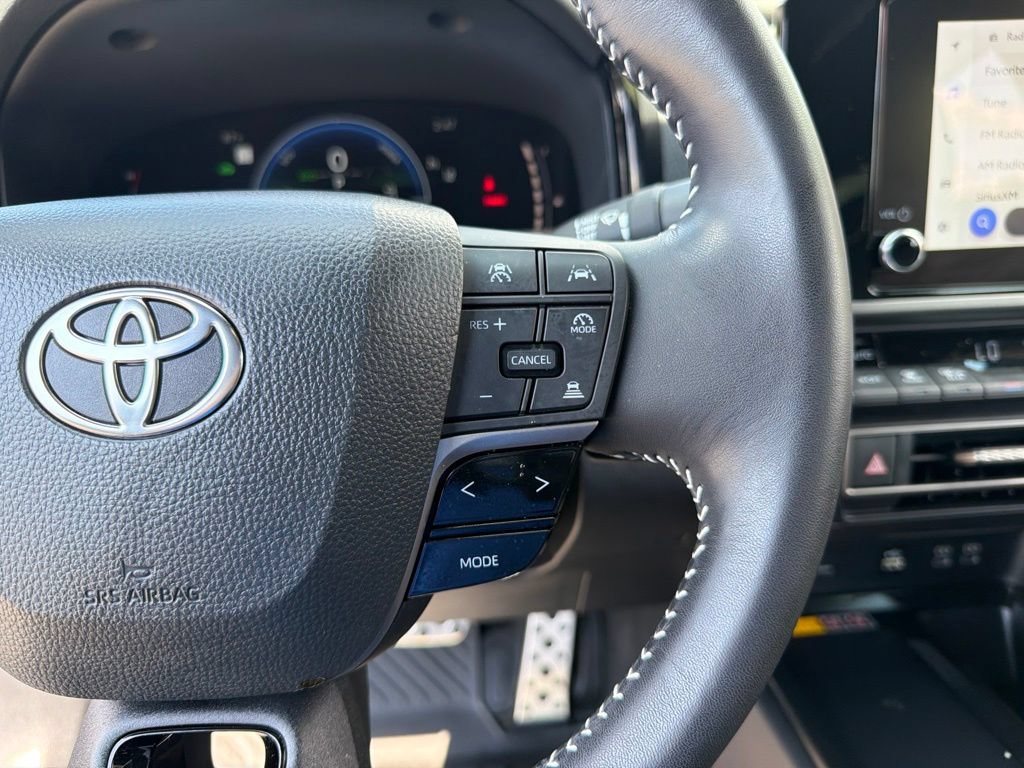 Used 2025 Toyota Camry SE w/ Convenience Package FWD image 17