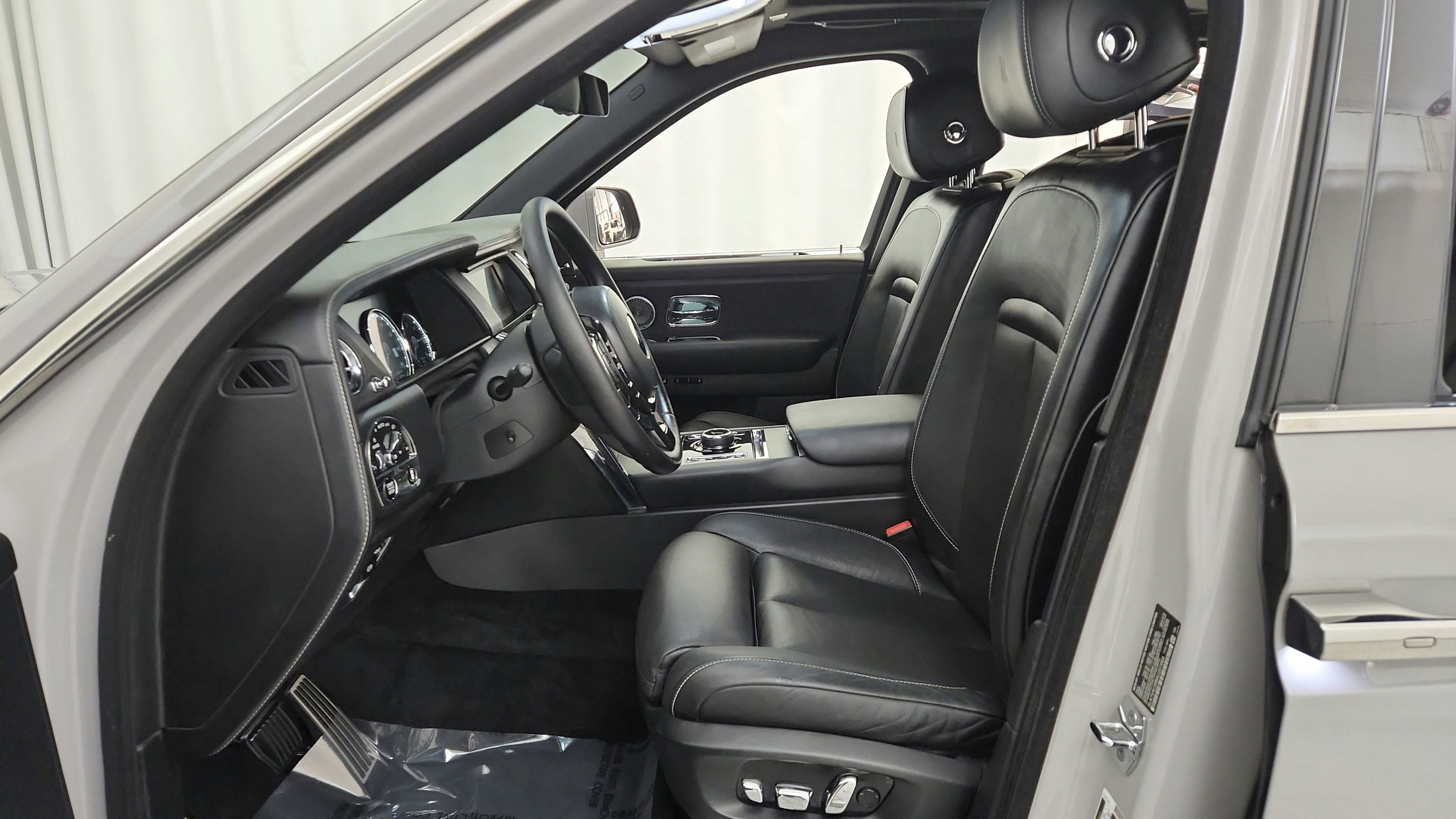 Used 2021 Rolls-Royce Cullinan AWD/4WD image 21