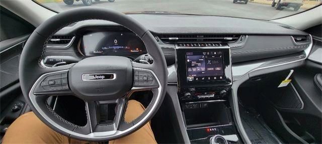 Used 2022 Jeep Grand Cherokee L Laredo w/ Luxury Tech Group I RWD image 15