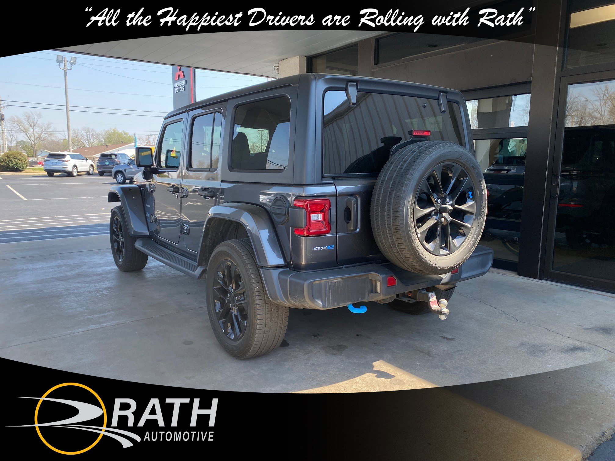 Used 2023 Jeep Wrangler Sahara w/ Cold Weather Group AWD/4WD image 8
