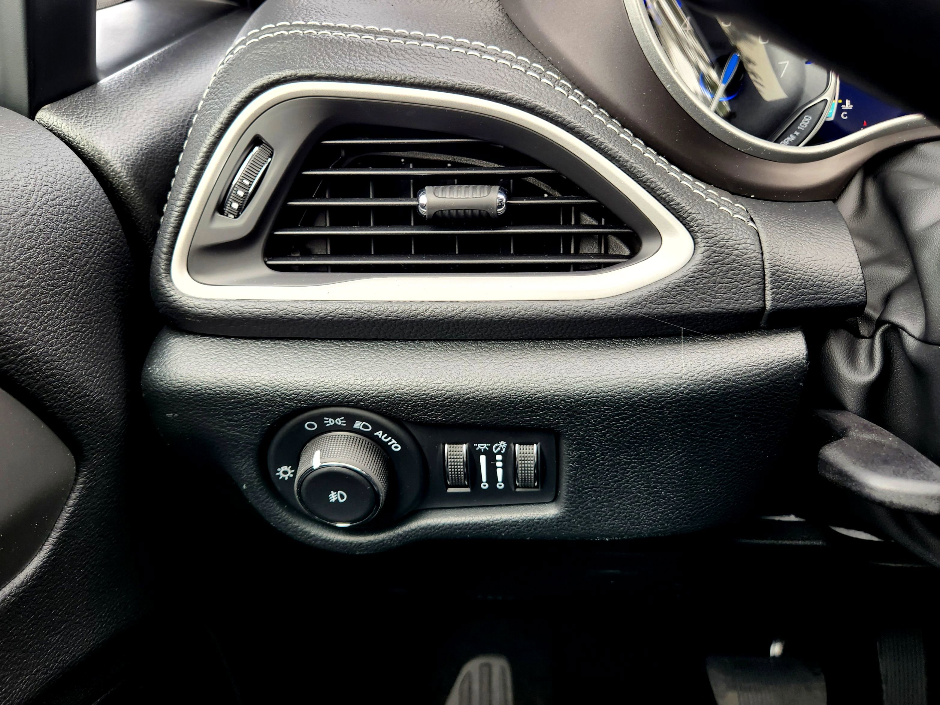 New 2025 Chrysler Pacifica Select image 15