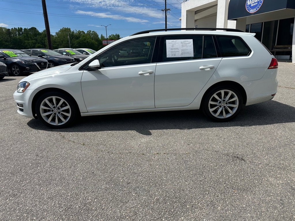 Used 2017 Volkswagen Golf SE image 2
