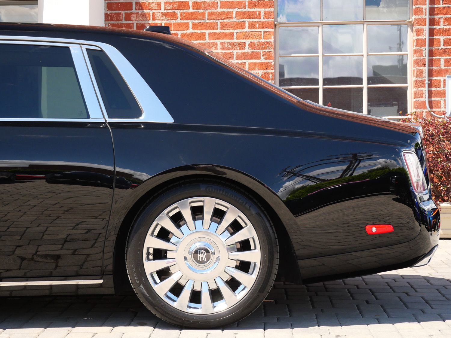 Used 2024 Rolls-Royce Phantom Extended Wheelbase w/ The Phantom Package RWD image 23