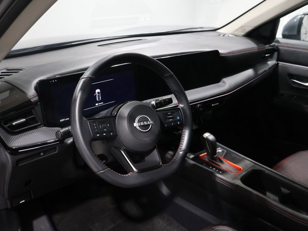 Used 2025 Nissan Kicks SR image 16