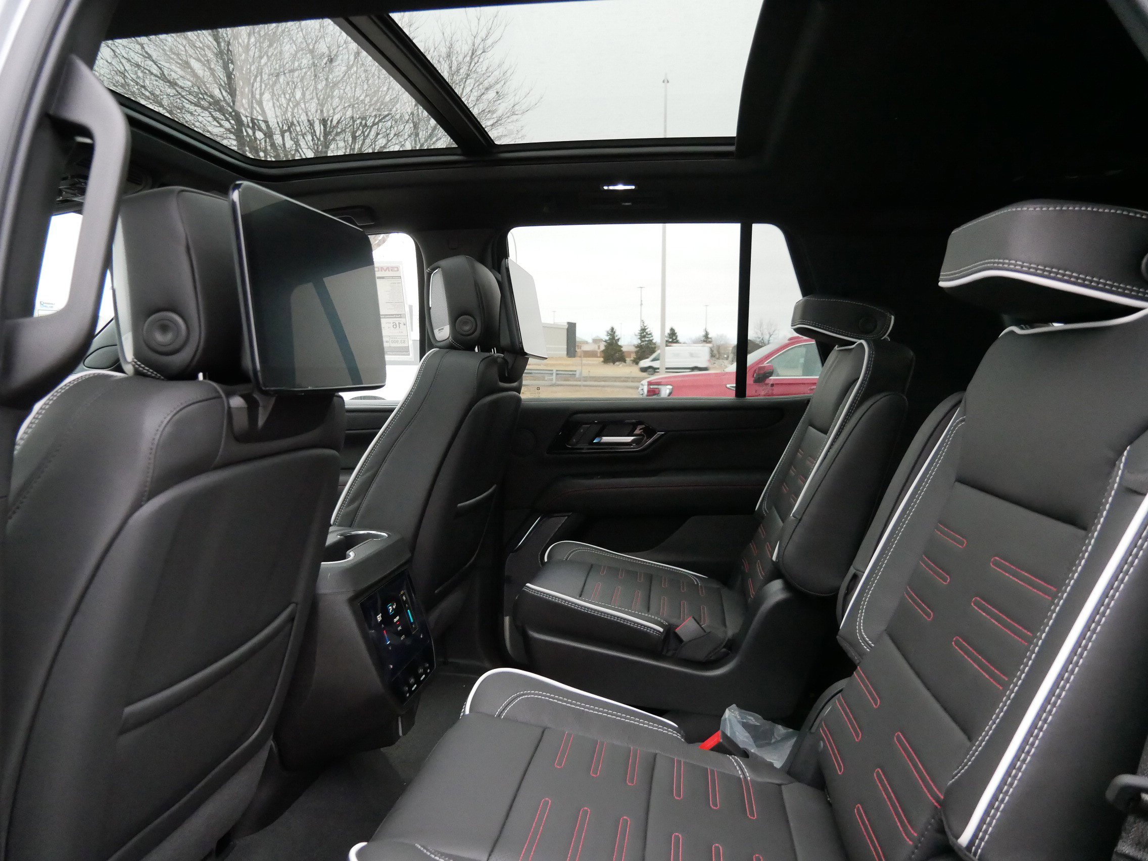 New 2026 GMC Yukon AT4 Ultimate AWD/4WD image 7