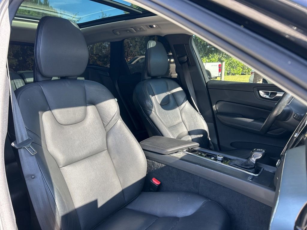 Used 2020 Volvo XC60 T5 Momentum image 44