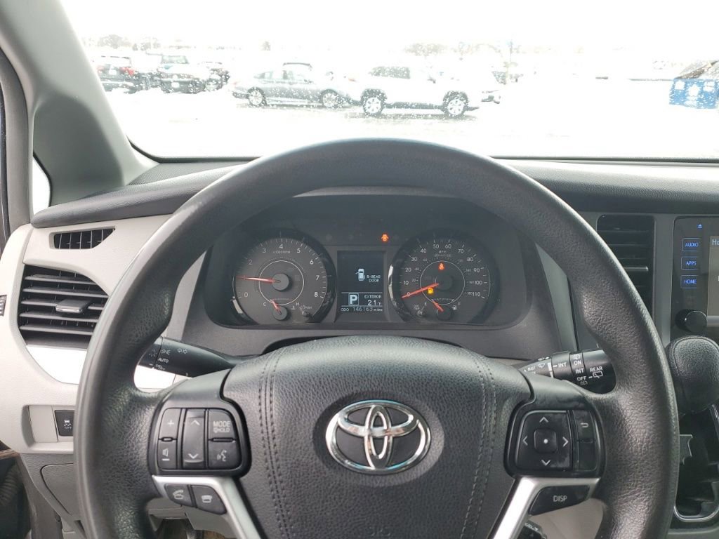 Used 2015 Toyota Sienna LE image 12